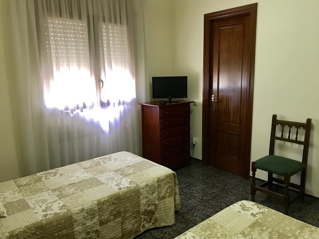 קרדונה Hostal El Violi מראה חיצוני תמונה