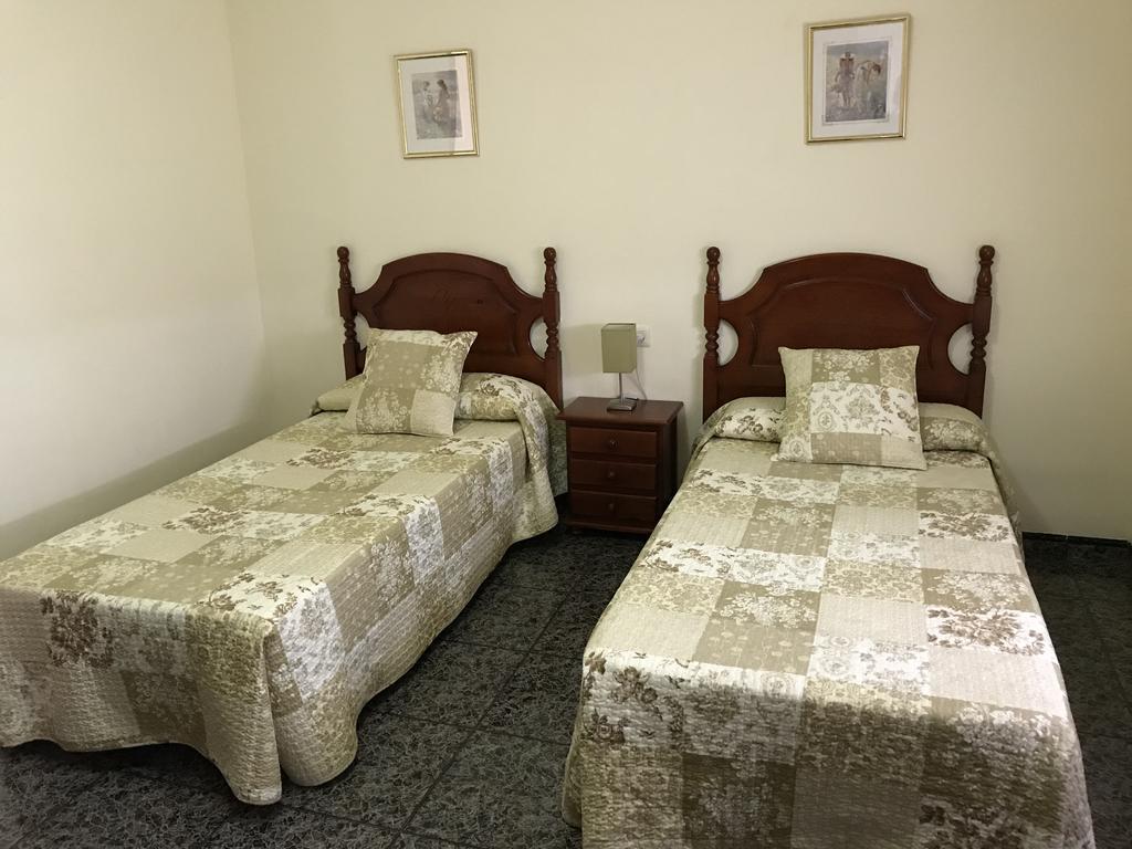 קרדונה Hostal El Violi מראה חיצוני תמונה