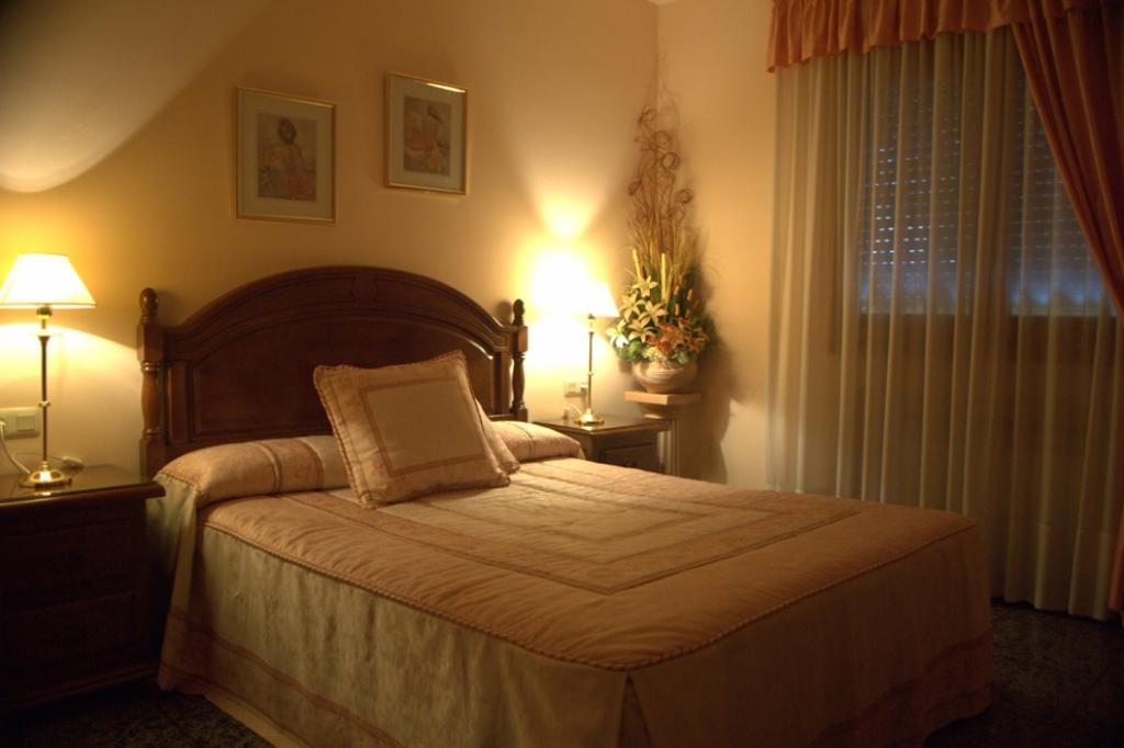 קרדונה Hostal El Violi חדר תמונה