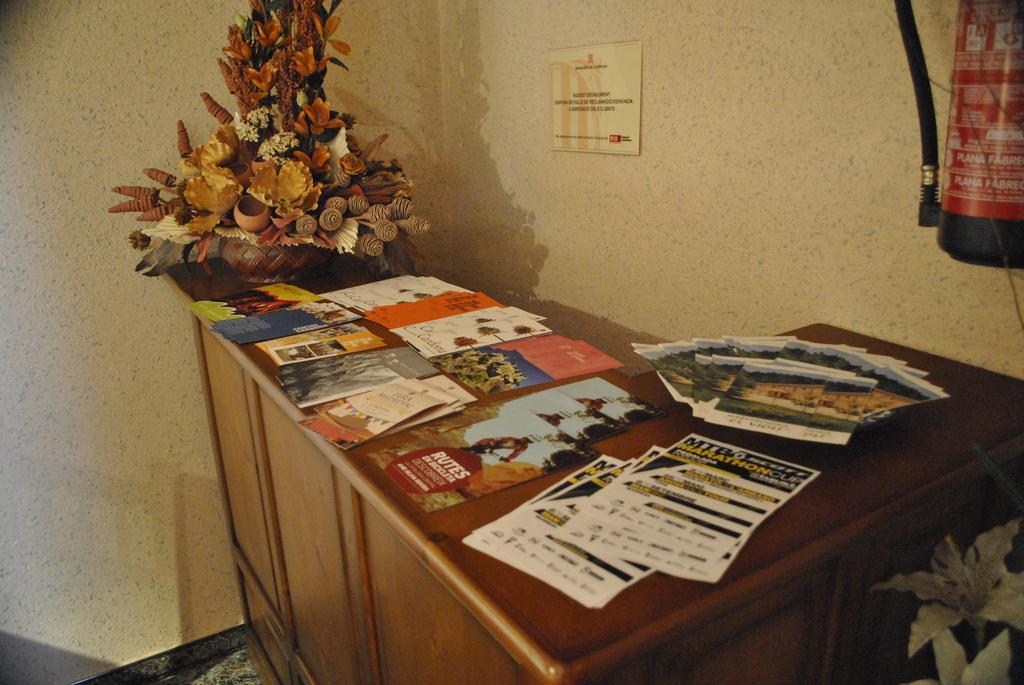 קרדונה Hostal El Violi מראה חיצוני תמונה
